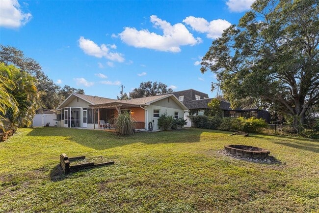 Building Photo - 3059 Hickory Dr