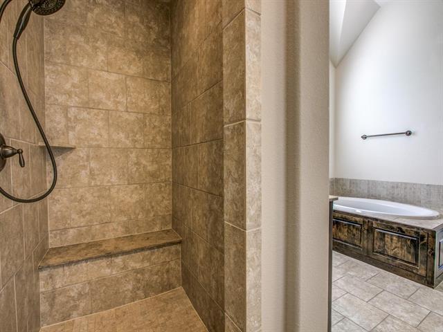 Building Photo - 6201 Savannah Oak Trail