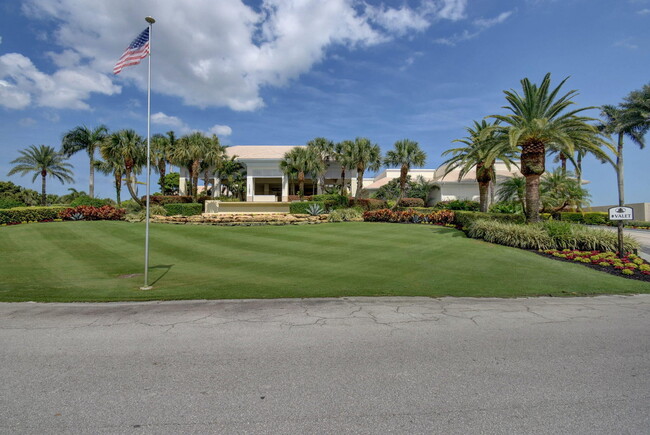 Building Photo - 5547 Fairway Park Dr