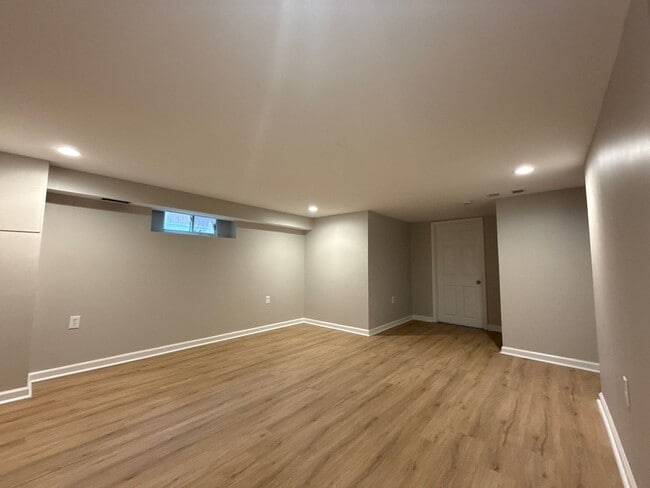 Building Photo - Three Bedroom Home In Essex