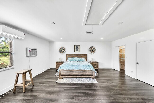 Building Photo - 10962 57th Pl S