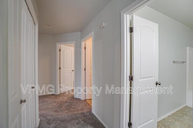 Building Photo - 9819 NE 86th St