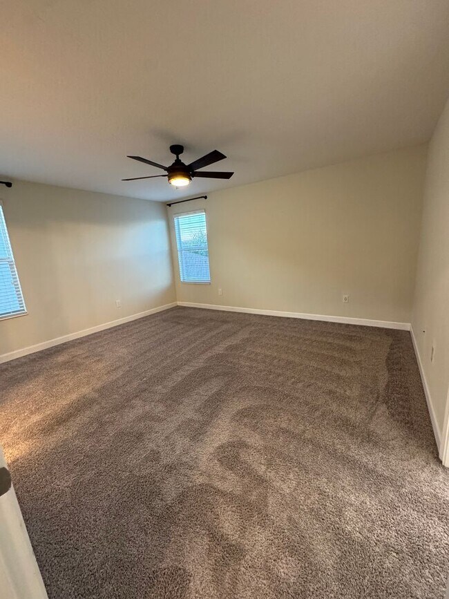 Building Photo - STOREY PARK - 3BR/2.5BA TWO STORY HOME