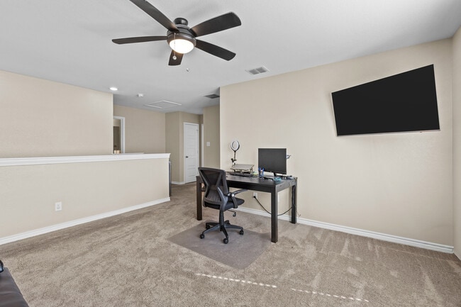 Building Photo - 1915 Overlook Knoll