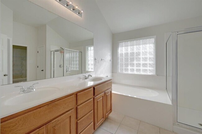 Building Photo - 917 Old Wick Castle Way