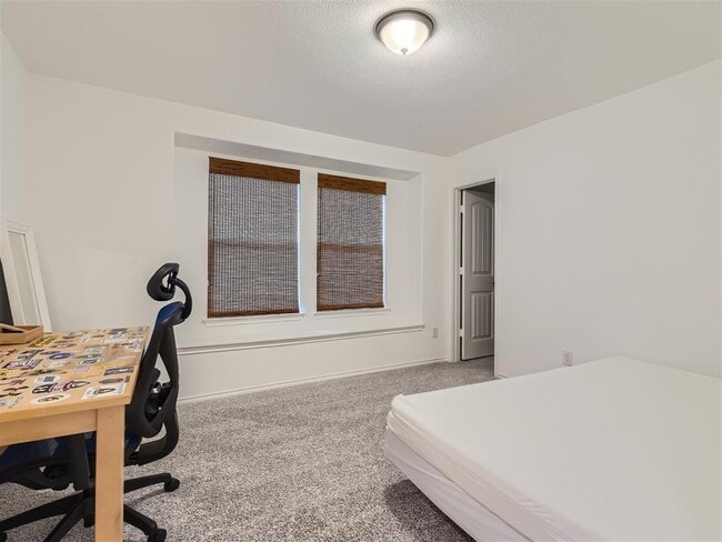 Building Photo - 6521 Carriage Pines Dr