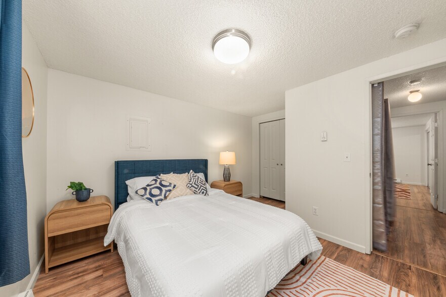 Bedroom 1 w/ closet view - 120 W Cora Ave