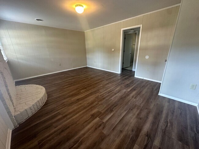 Building Photo - 705 Buena Vista Dr