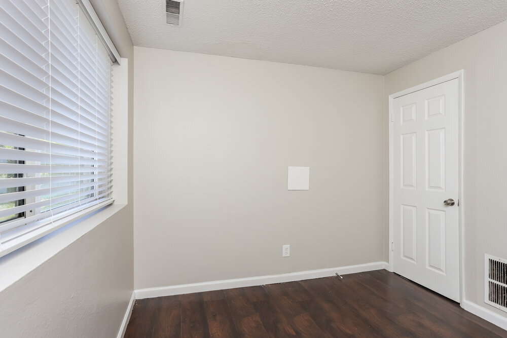 Building Photo - 1690 Woodman Dr