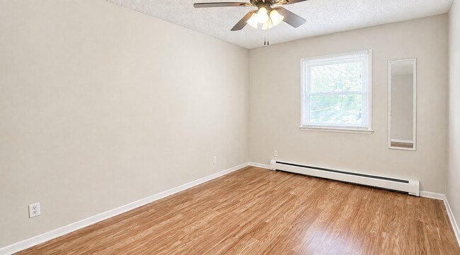Building Photo - 819 Elm St