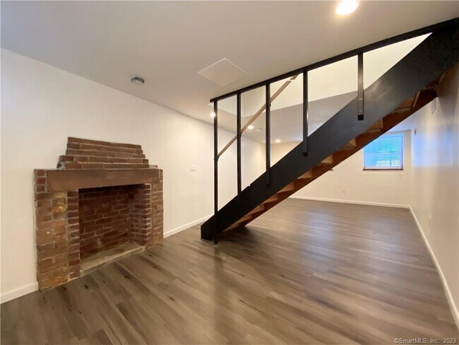 Building Photo - 135 Olive St
