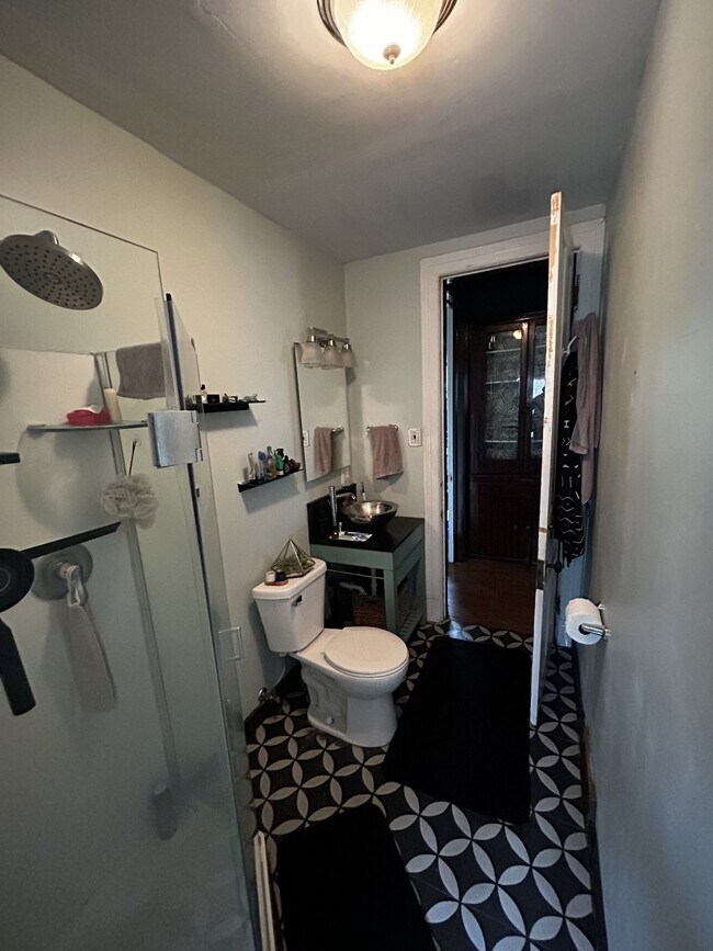 Building Photo - 1754 N Astor St