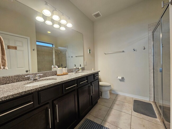 Building Photo - Beautiful 3-Bedroom + Flex Space in gated ...