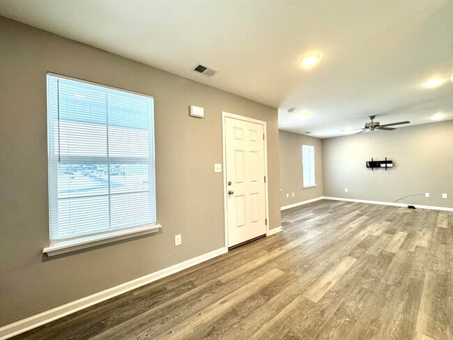 Building Photo - 127 Landry Ln