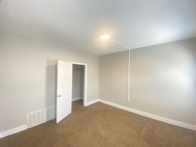 Building Photo - 7 Commercial St