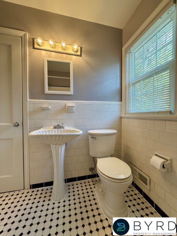 Building Photo - 9023 Farmington Dr