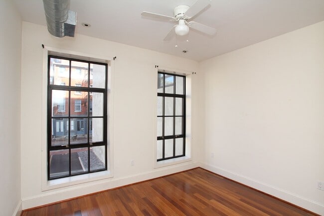 Building Photo - 239 Market St