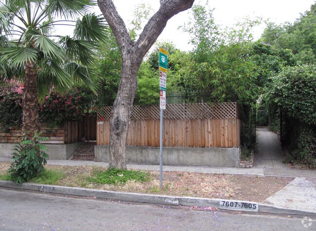 Primary Photo - 7605-7607 Lexington Ave