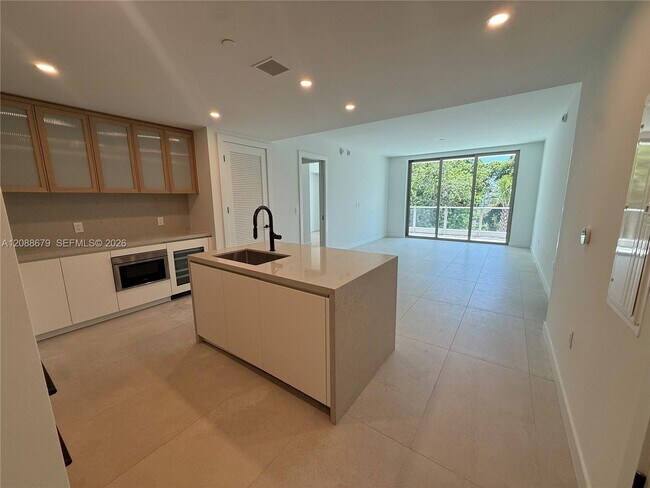 Building Photo - 2200 Brickell Ave