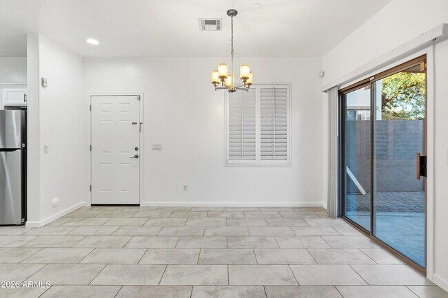 Building Photo - 7527 S 13th Pl