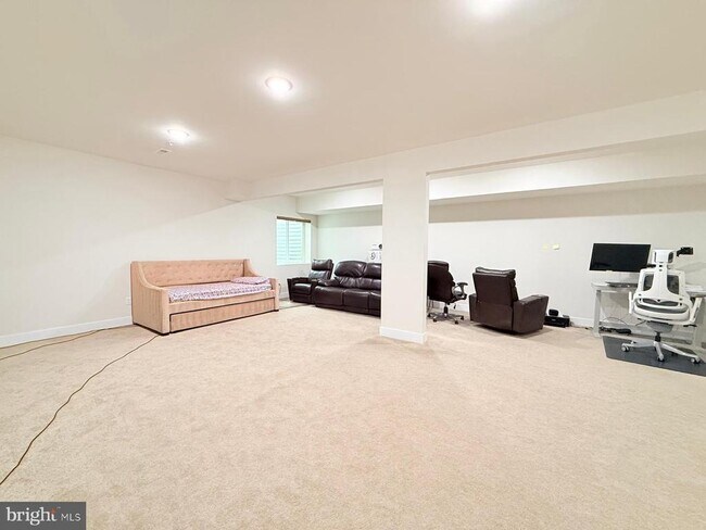 Building Photo - 161 Livingston Ln