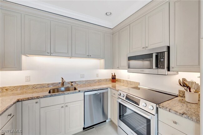 Building Photo - 2258 Gulf Shore Blvd N