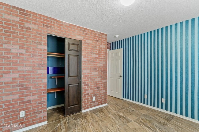 Building Photo - 14336 Desert Sage Dr