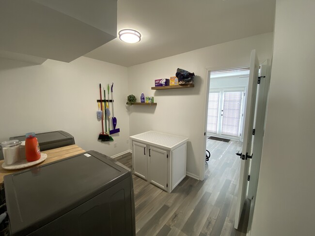 Building Photo - 2200 Parkside Dr