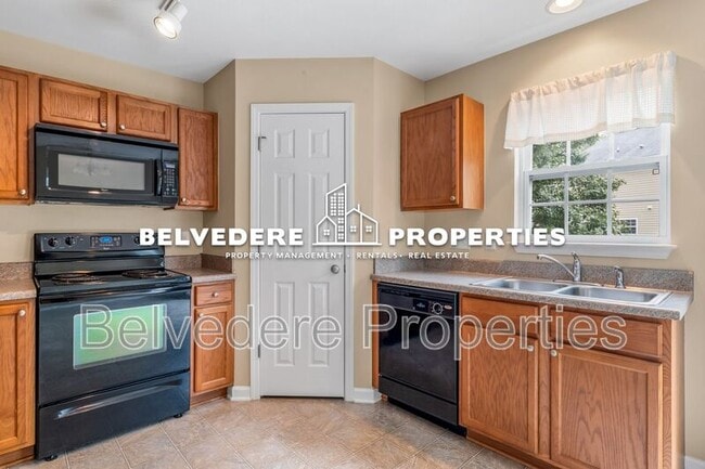 Building Photo - 39 Ackland Dr