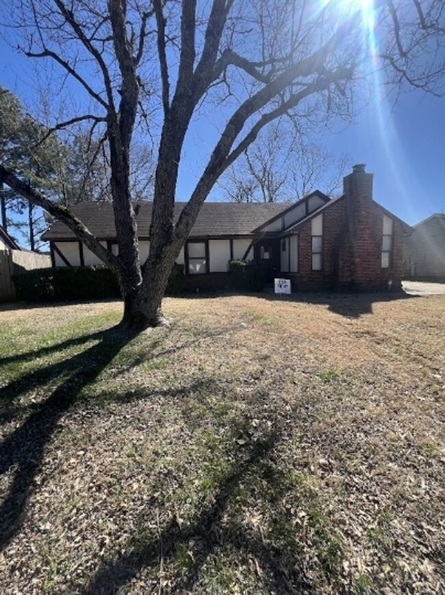 Building Photo - Charming 3-Bedroom Home in Memphis - Fresh...