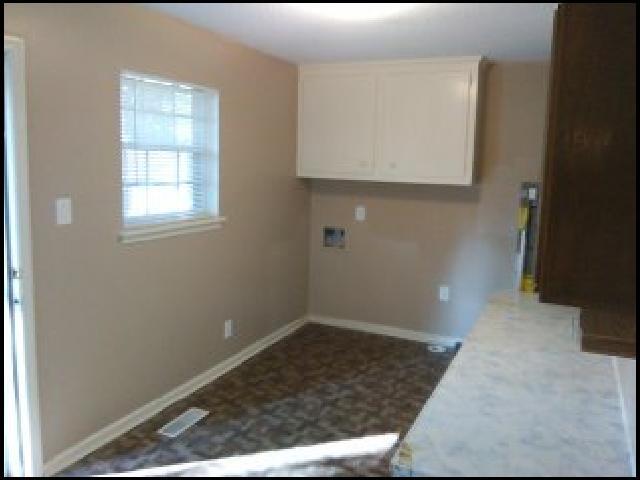 Building Photo - 5800 N Walnut Rd