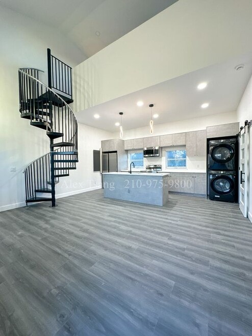 Building Photo - 316 Toledo St