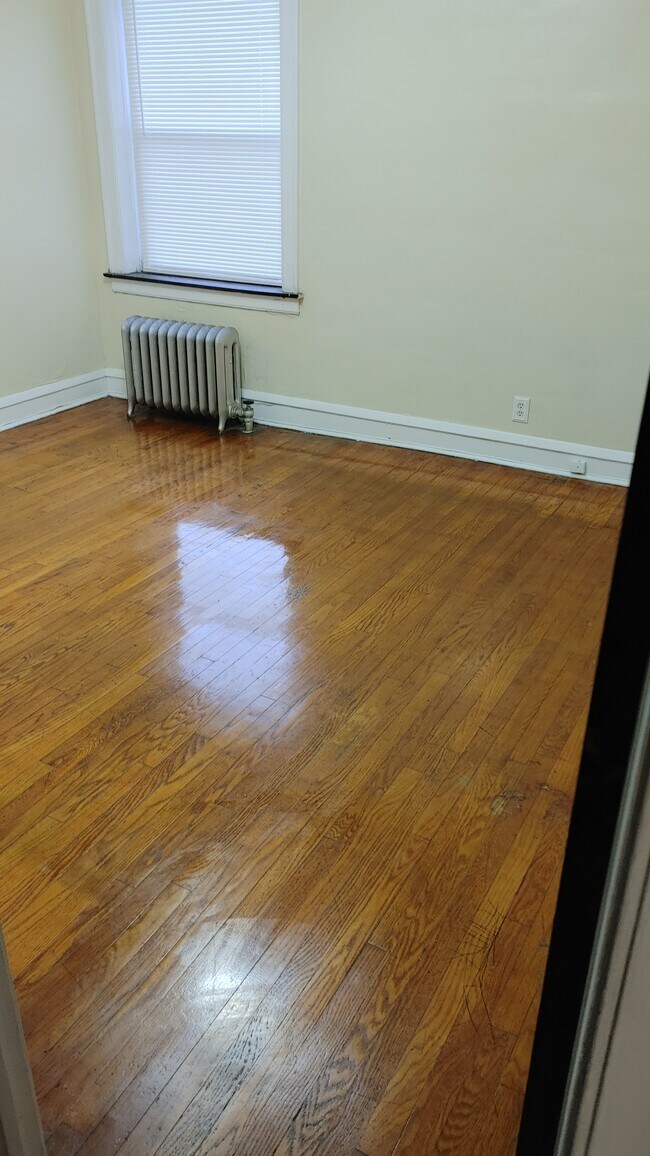 2nd Bedroom - 7431 S Jeffery Blvd
