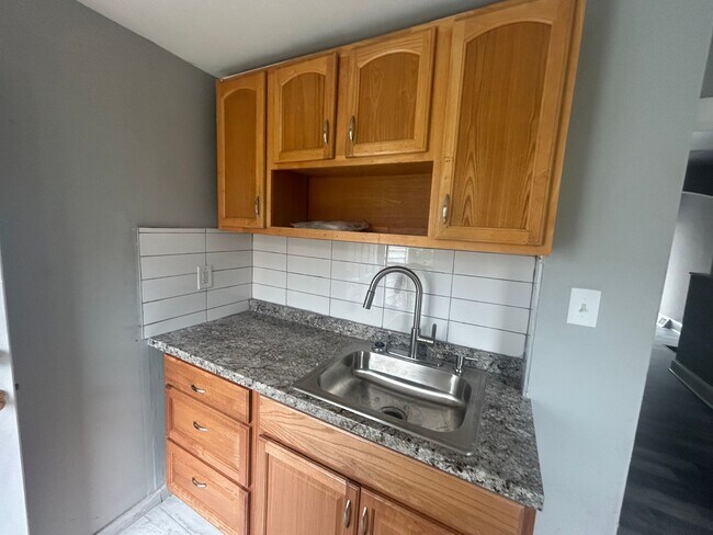 Building Photo - Nice 2Br house with or without voucher