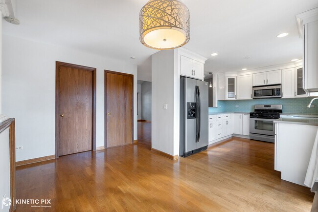 Building Photo - 417 Van Gogh Cir