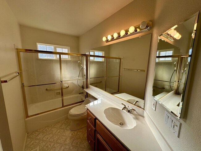 Building Photo - 2 Bedroom 2 bathroom House in Morgan Ranch