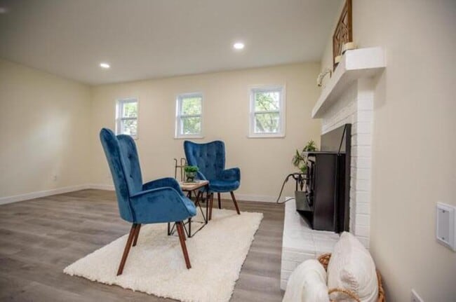 Building Photo - 810 Clearfield Ln