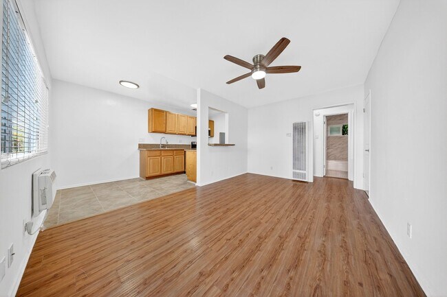 Interior Photo - 6944-6954 Coldwater Canyon Ave