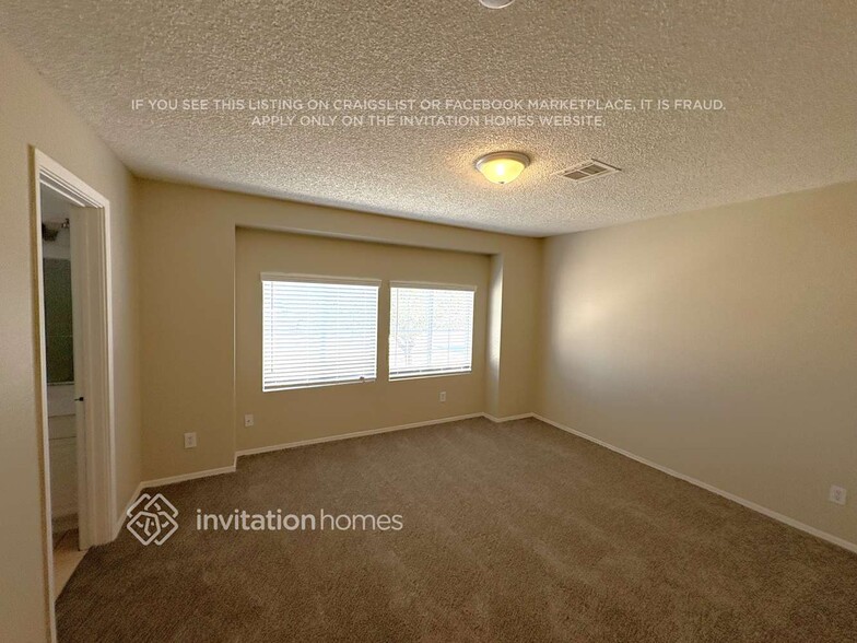 Building Photo - 8027 W Glenrosa Ave