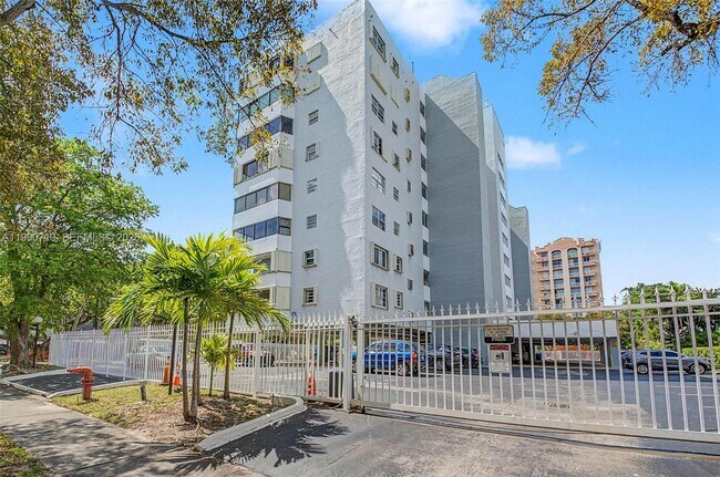 Building Photo - 2950 SW 3rd Ave