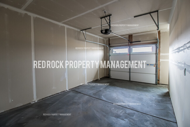 Building Photo - 325 S Woodlawn Rd