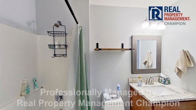 Building Photo - Immaculate 3 BD/2 BA Home w/Vaulted Ceilings, LVP Flooring and Fenced Yard