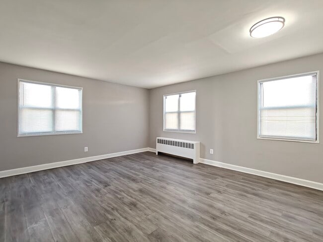 Building Photo - 131 Forest Ave