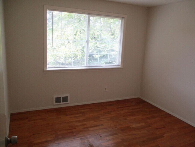 Building Photo - 3 Bedroom Rambler in Downtown Gig Harbor