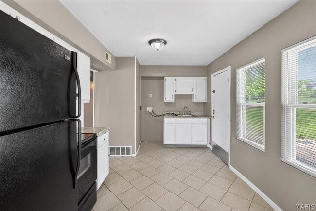 Building Photo - 6018 Evergreen Blvd