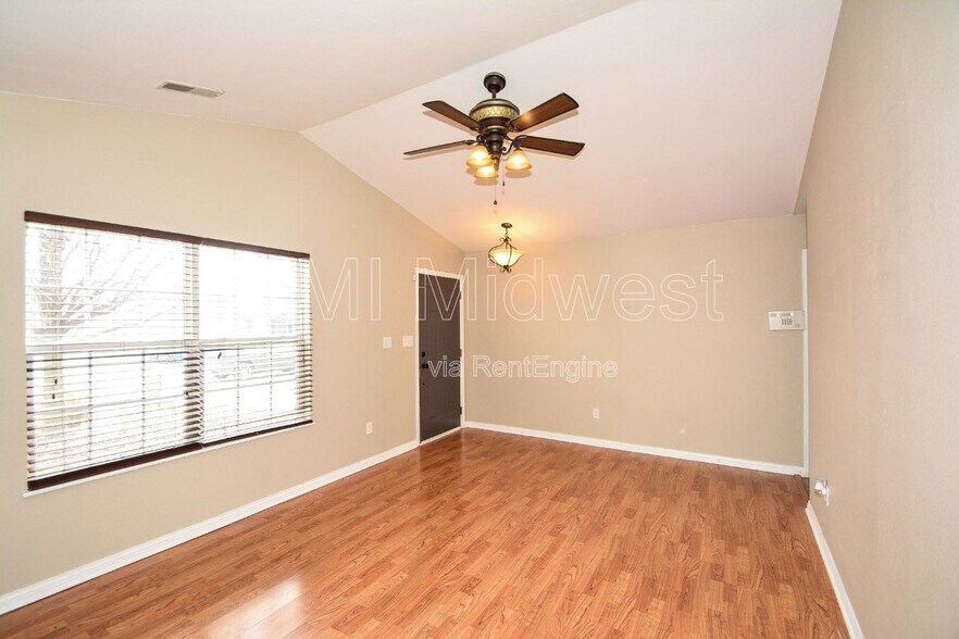 Building Photo - 1994 Falcon Ct