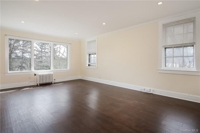 Building Photo - 50 Greenacres Ave