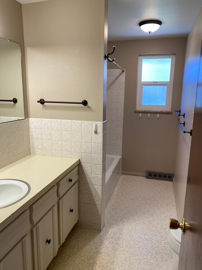 single full bath and 3/4 for primary - 2401 Dotsero Ave