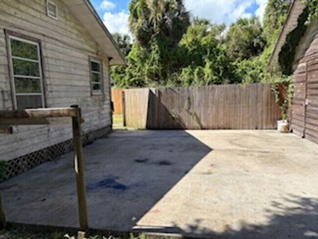 Building Photo - 3-Bedroom Home in Peaceful Malabar, FL