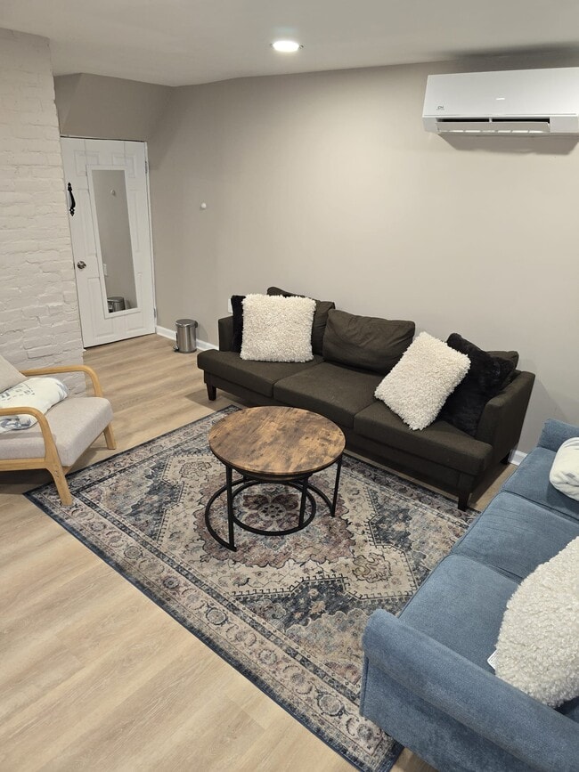 LIVING ROOM - 95 Vesey St